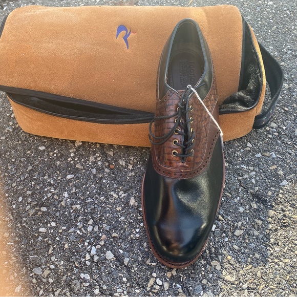 Mens golf shoe, size 13, never been worn and comes with shoe customized bag. - Picture 2 of 2